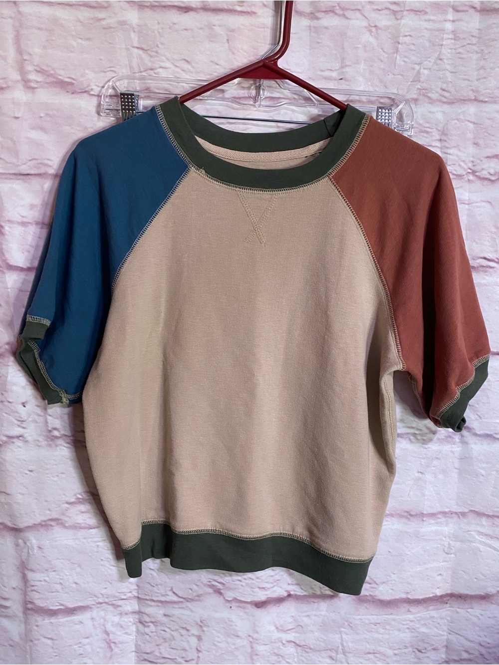 NATURAL LIFE Beige Colorblock Short Sleeve Sweatshirt with Blue & Rust Sleeves